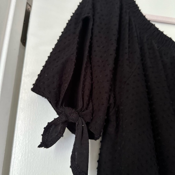 Black Off-Shoulder Buttoned Top - Picture 3 of 3